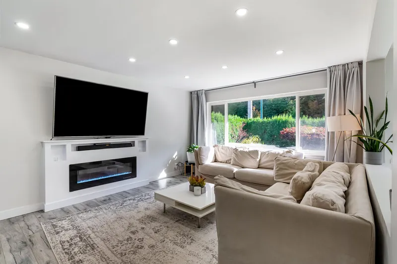 2317 COMO LAKE AVENUE - photo 1 of 25