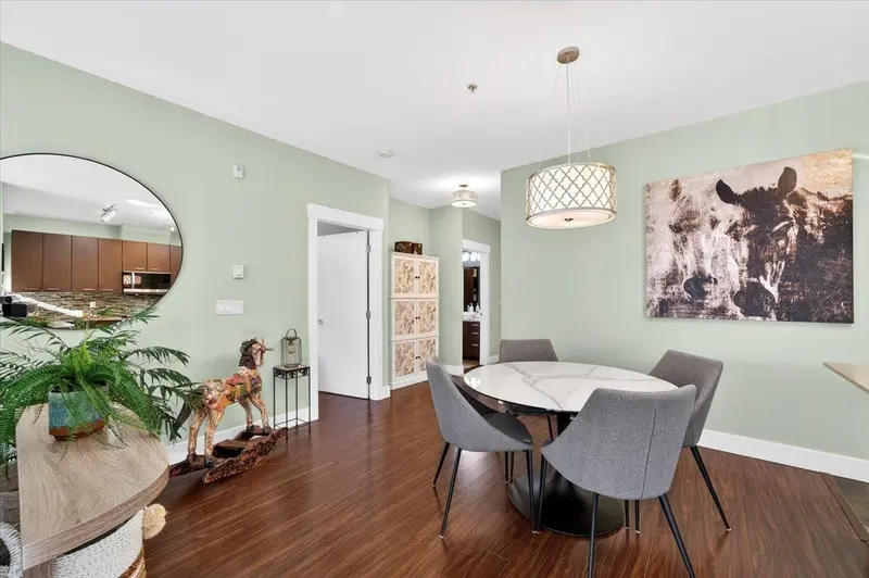 102 2473 ATKINS AVENUE - photo 3 of 25