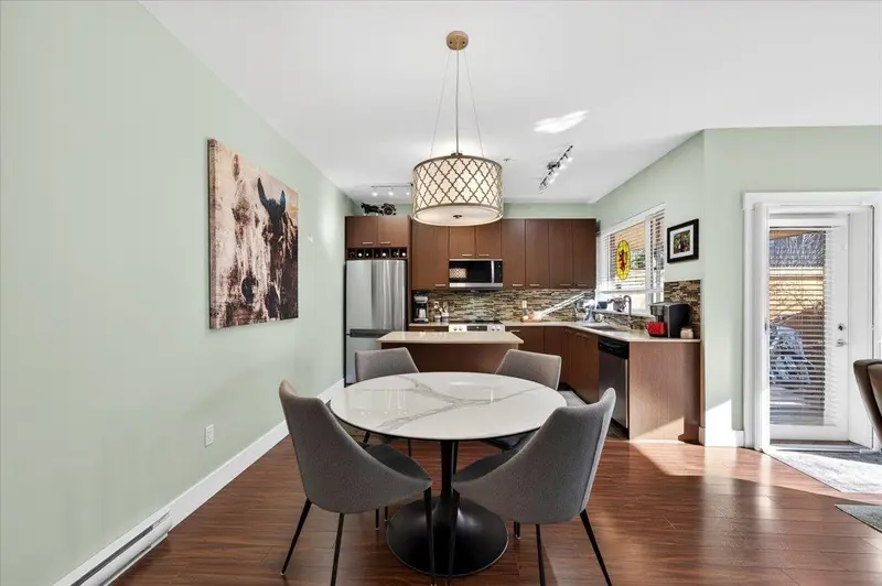 102 2473 ATKINS AVENUE - photo 4 of 25