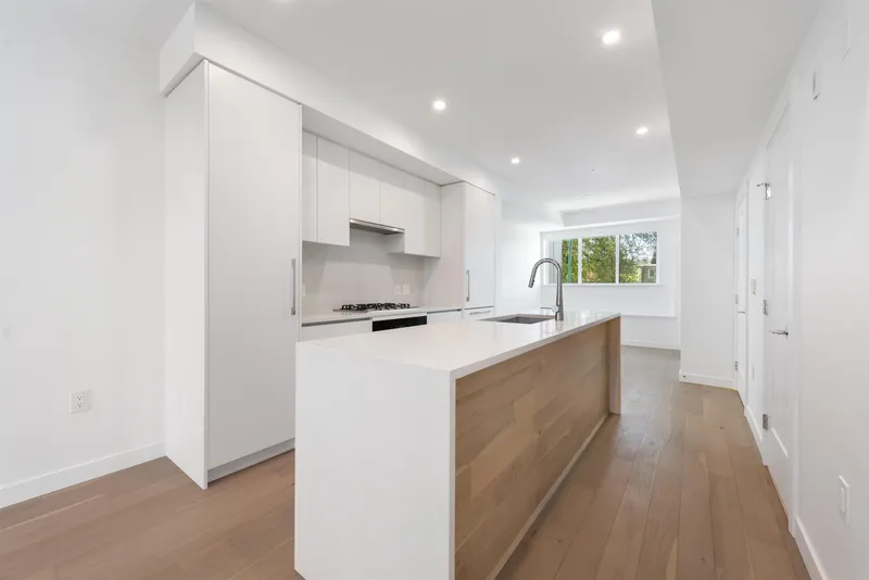 873 W 33RD AVENUE - photo 4 of 25