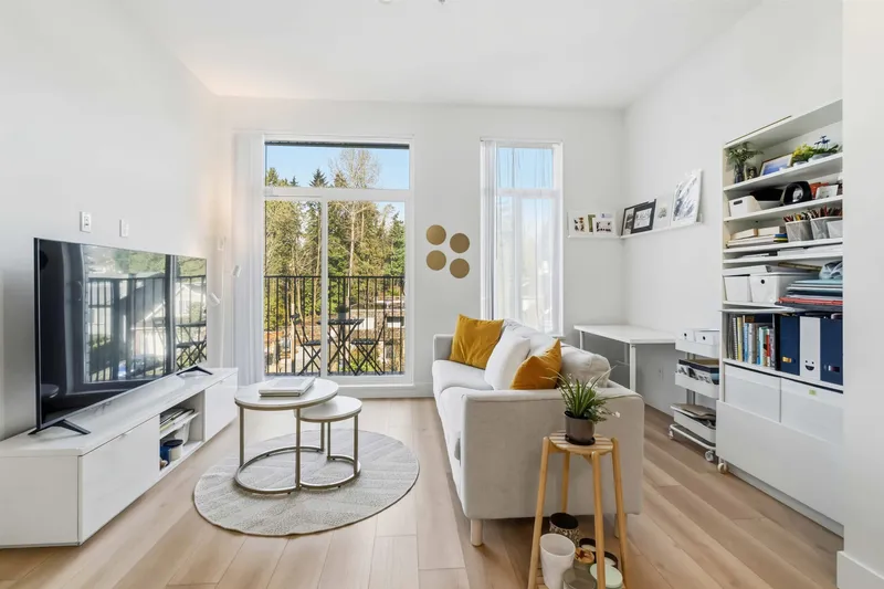 310 718 EDGAR AVENUE - photo 1 of 25