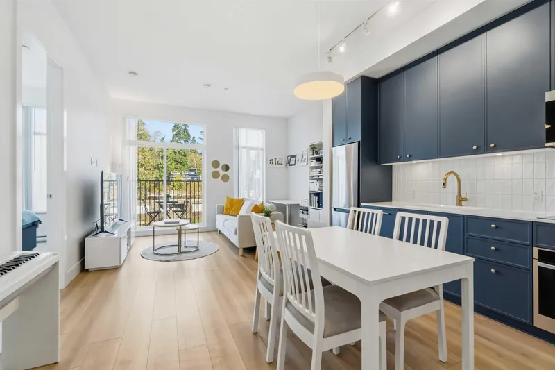 310 718 EDGAR AVENUE - photo 2 of 25