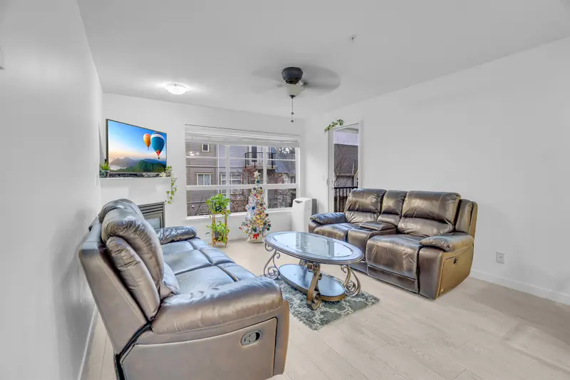 301 12083 92A AVENUE - photo 2 of 25