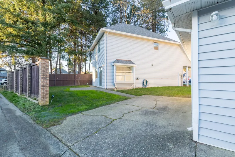 12842 72B AVENUE - photo 4 of 25