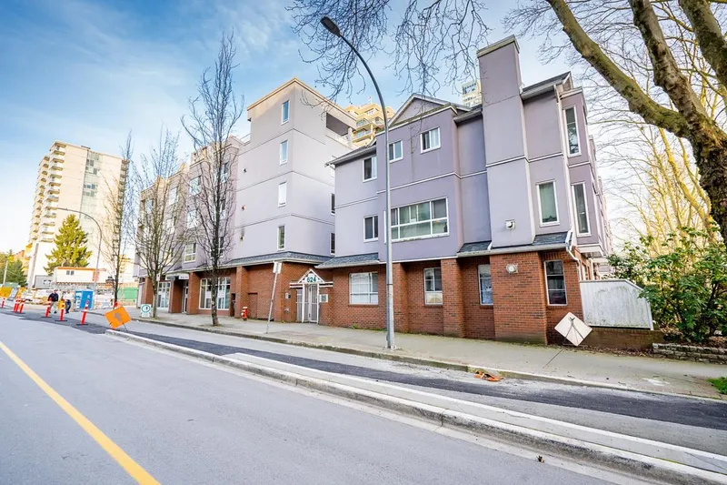 103 624 AGNES STREET - photo 3 of 25