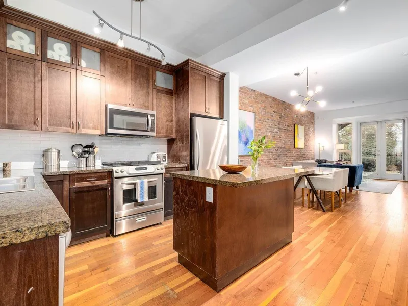 123 250 SALTER STREET - photo 1 of 25