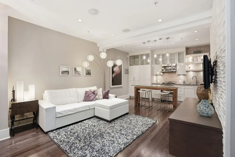 603 175 E BROADWAY - photo 1 of 25