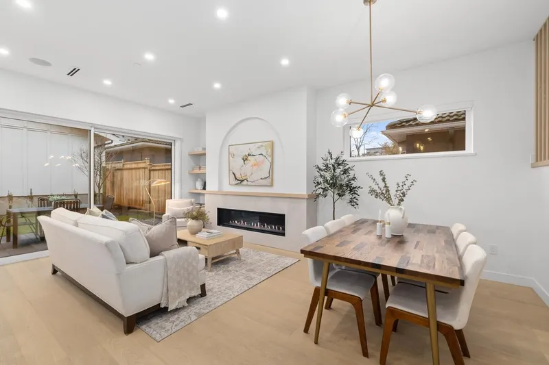 2 810 E 22ND AVENUE - photo 4 of 25