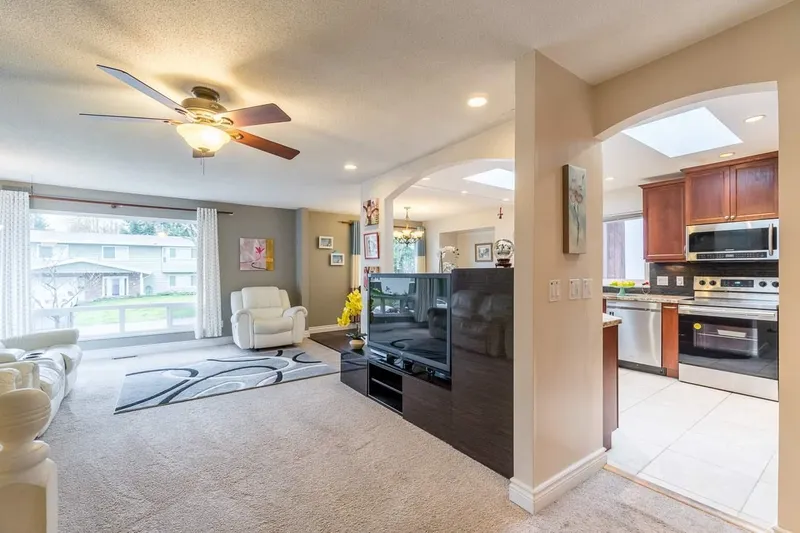 14928 93A AVENUE - photo 3 of 18