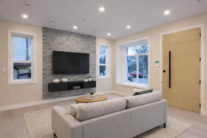 3431 E 23RD AVENUE - photo 3 of 24