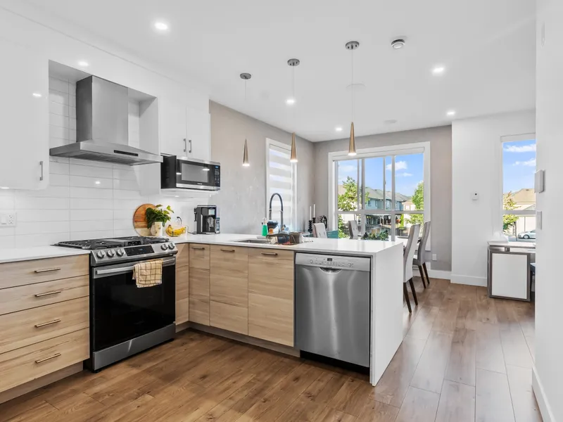 10 7177 194A STREET - photo 1 of 25