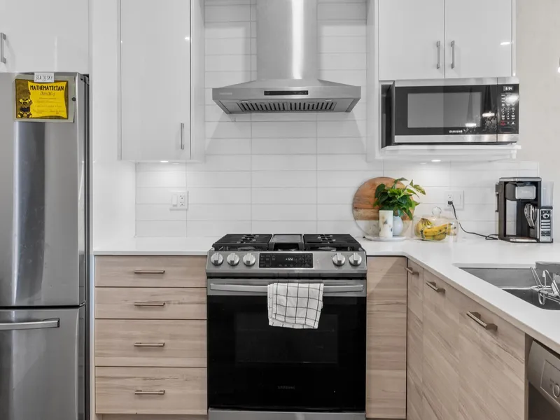 10 7177 194A STREET - photo 3 of 25