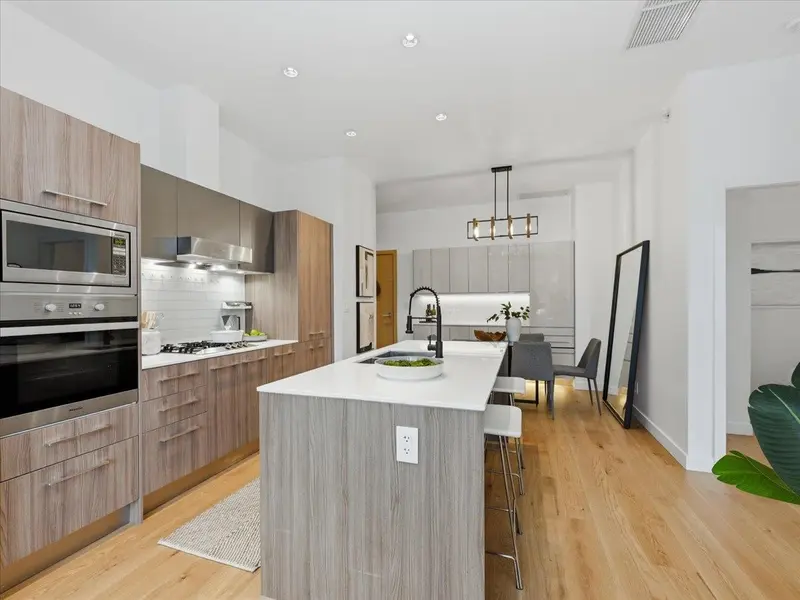 107 2221 E 30TH AVENUE - photo 3 of 25