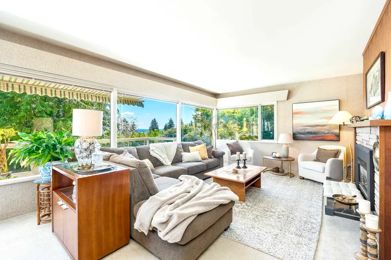 792 ANDERSON CRESCENT - photo 4 of 25