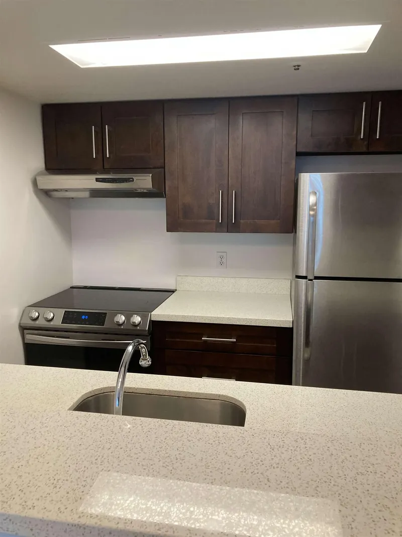 405 789 DRAKE STREET - photo 4 of 10