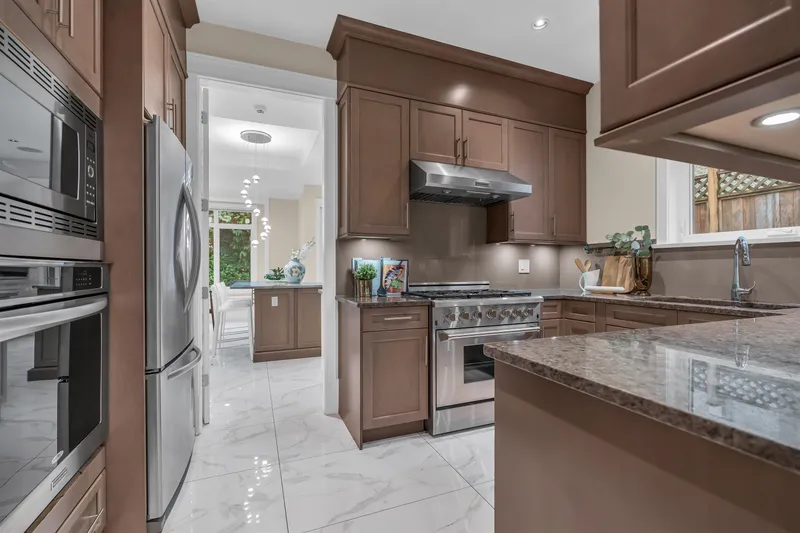 8168 HUNTER STREET - photo 4 of 25