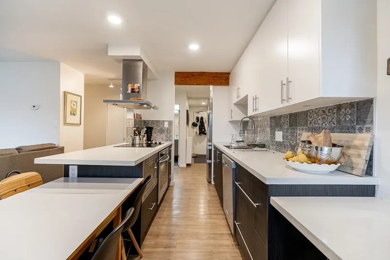 213 36 E 14TH AVENUE - photo 4 of 22