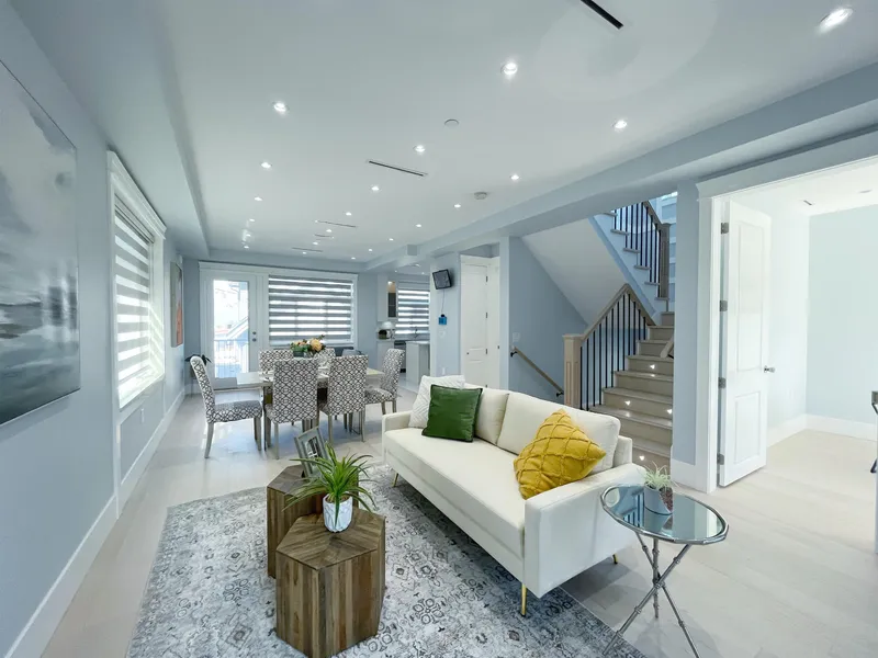 3275 E 20TH AVENUE - photo 3 of 18