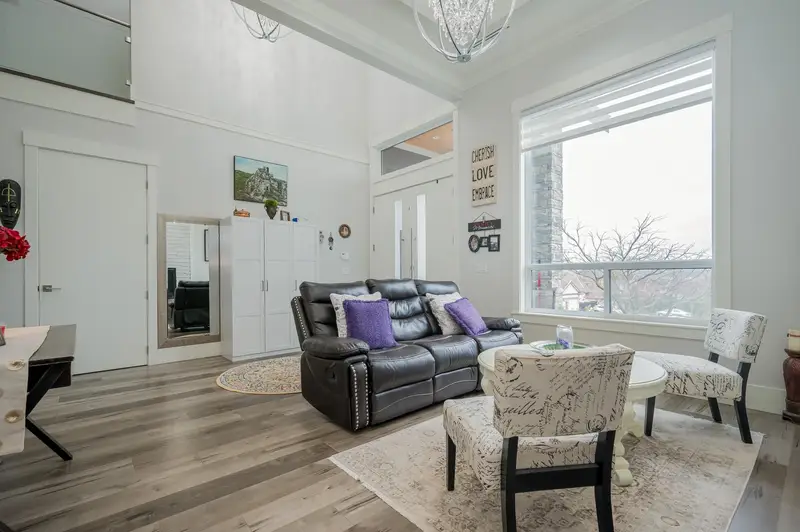 7608 144A STREET - photo 4 of 25