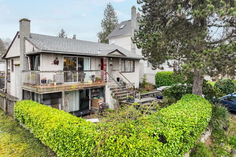 428 E 7TH STREET - photo 2 of 21