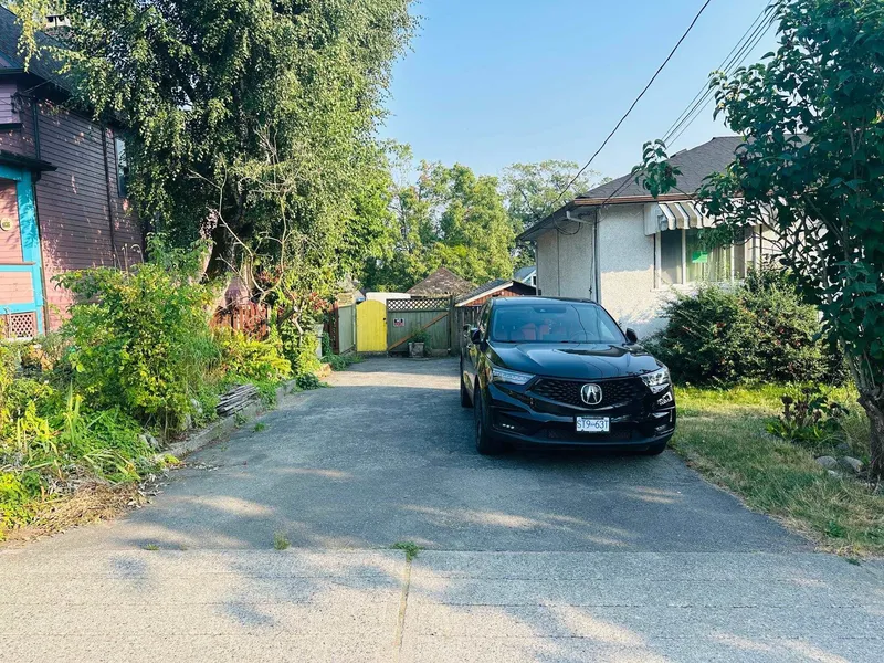 1038 SEVENTH AVENUE - photo 3 of 25