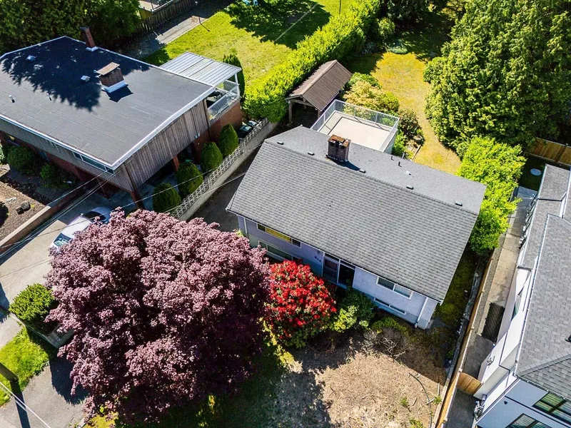 614 CHAPMAN AVENUE - photo 3 of 25