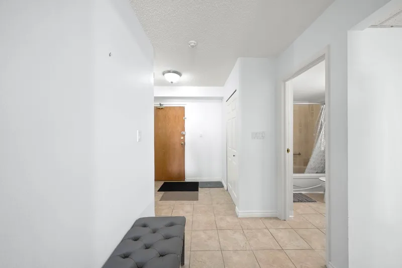 301 11881 88 AVENUE - photo 2 of 25