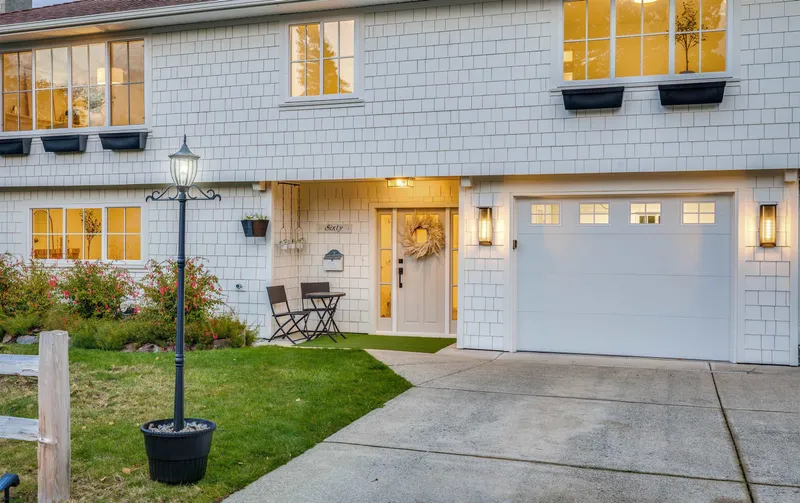 60 53A STREET - photo 2 of 25