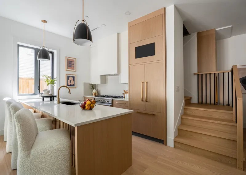 1 356 E 40TH AVENUE - photo 2 of 25