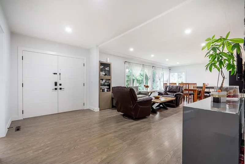 10875 143 STREET - photo 2 of 25