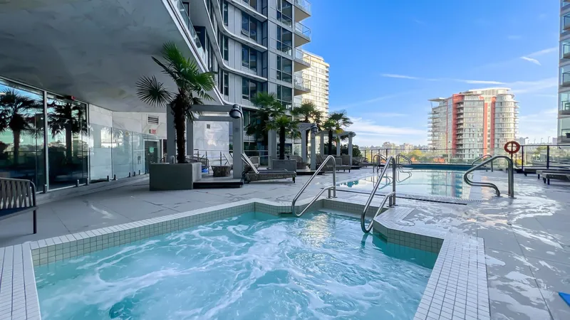 1205 68 SMITHE STREET - photo 1 of 25