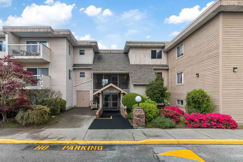 221 11806 88 AVENUE - photo 2 of 25