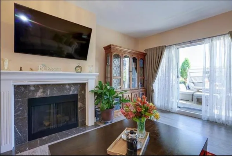 111 13918 72 AVENUE - photo 3 of 21