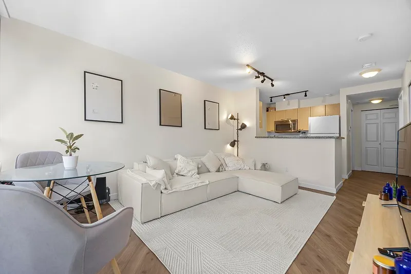 1601 1420 W GEORGIA STREET - photo 2 of 23