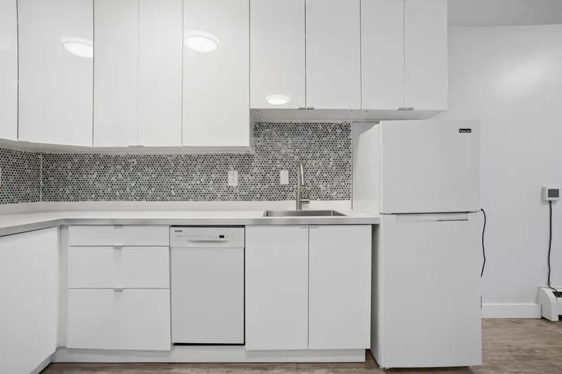 303 1717 W 13TH AVENUE - photo 3 of 21