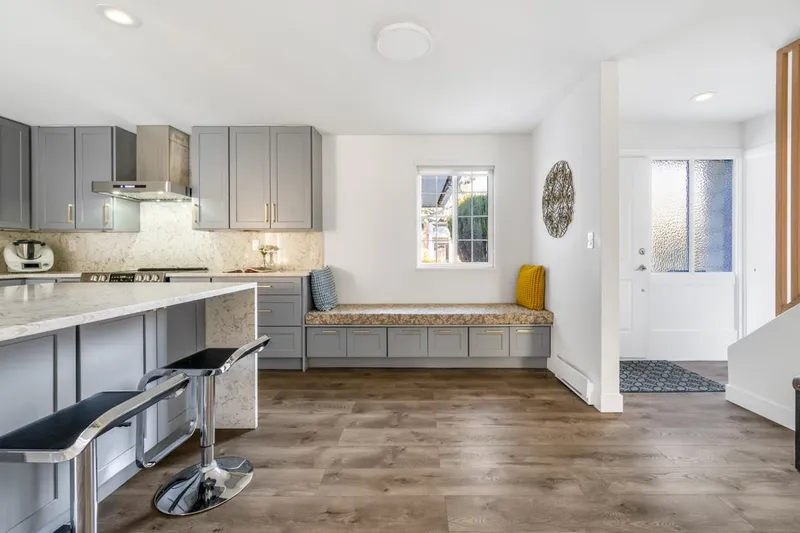 10080 ROSEDENE CRESCENT - photo 4 of 23