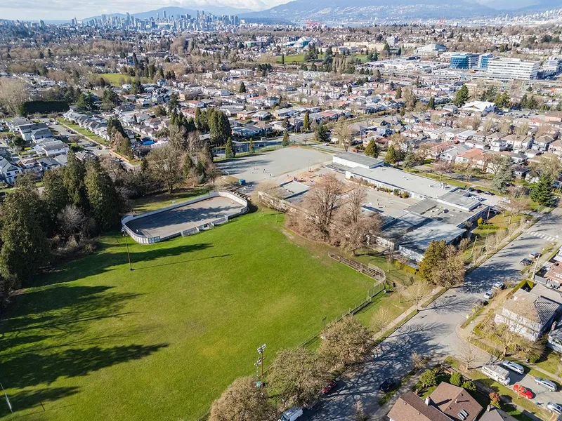 3015 E 19TH AVENUE - photo 2 of 25