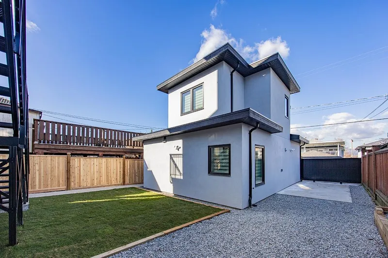 3015 E 19TH AVENUE - photo 4 of 25