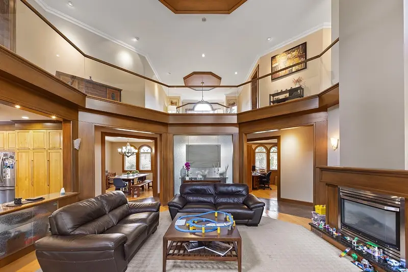 3582 EDGEMONT BOULEVARD - photo 2 of 25