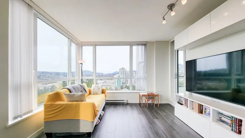 2204 3096 WINDSOR GATE - photo 1 of 25