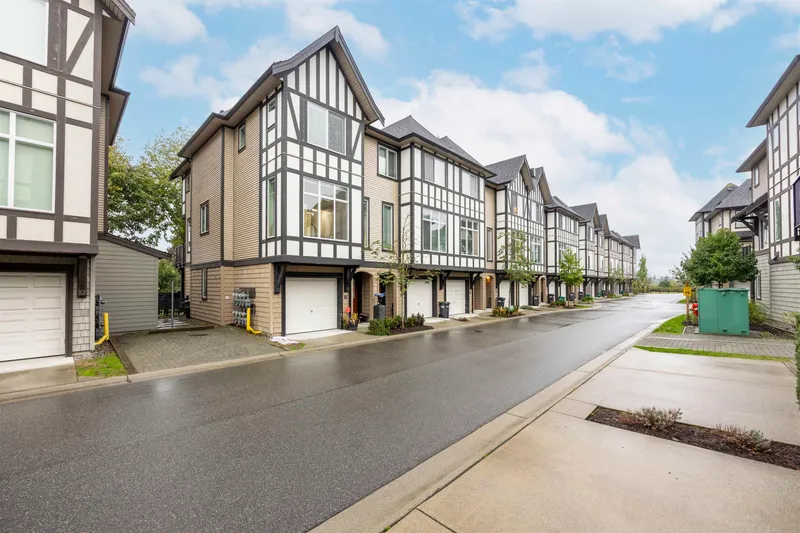 49 9728 ALEXANDRA ROAD - photo 2 of 25