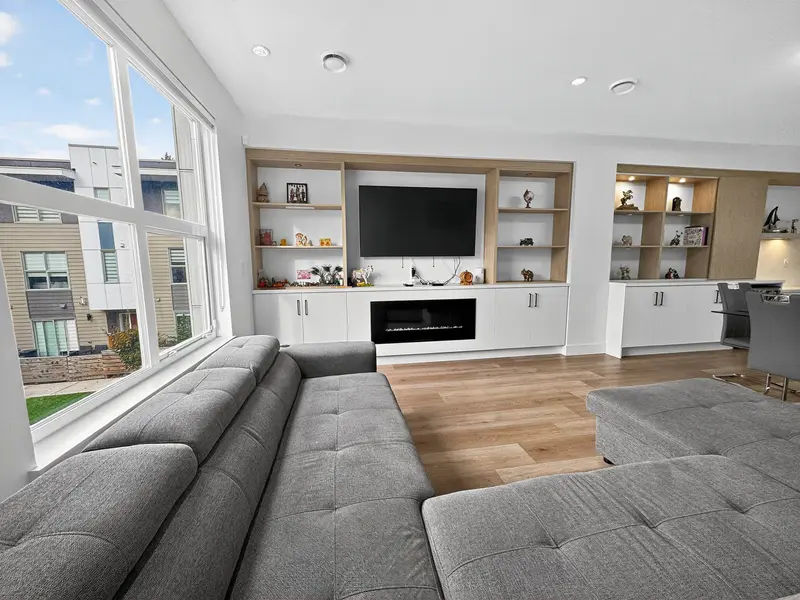 30 12585 104A AVENUE - photo 1 of 25