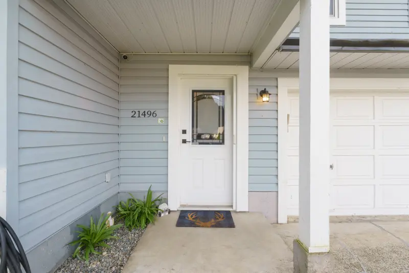 21496 90 AVENUE - photo 3 of 25