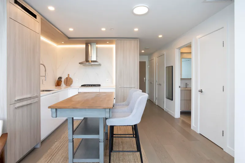 1103 15165 THRIFT AVENUE - photo 3 of 25