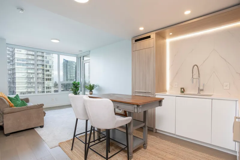 1103 15165 THRIFT AVENUE - photo 4 of 25