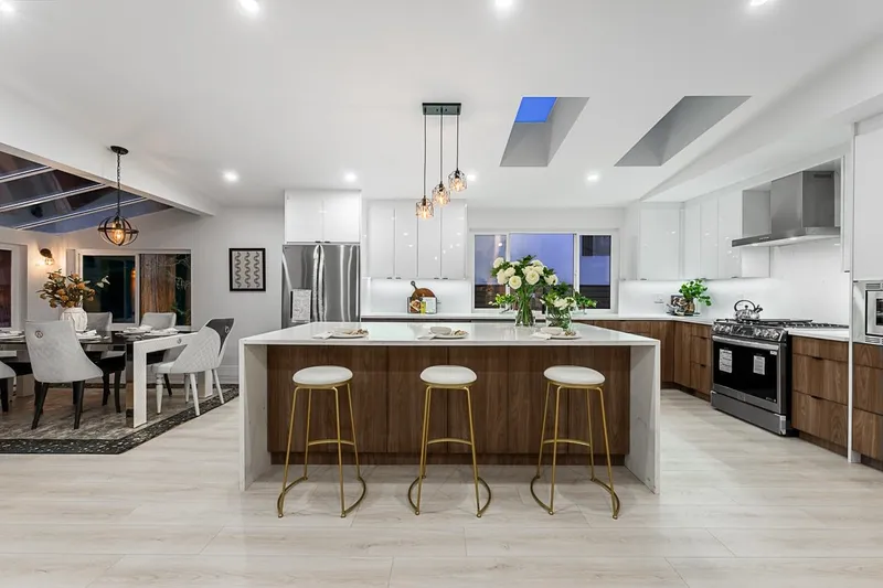 531 GREENWAY AVENUE - photo 1 of 25