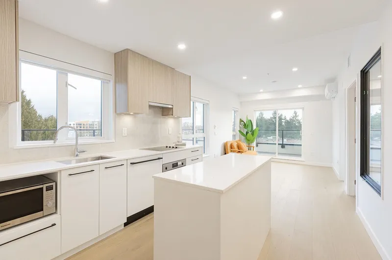 508 5398 207 STREET - photo 2 of 25