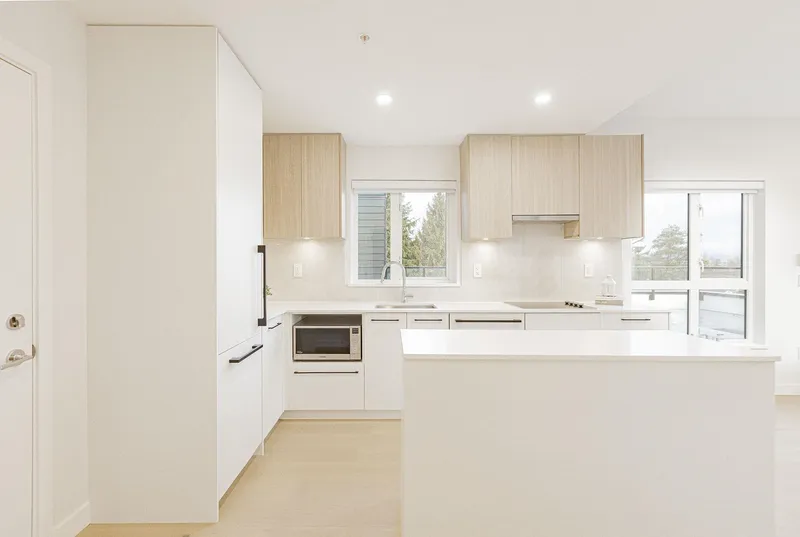 508 5398 207 STREET - photo 3 of 25