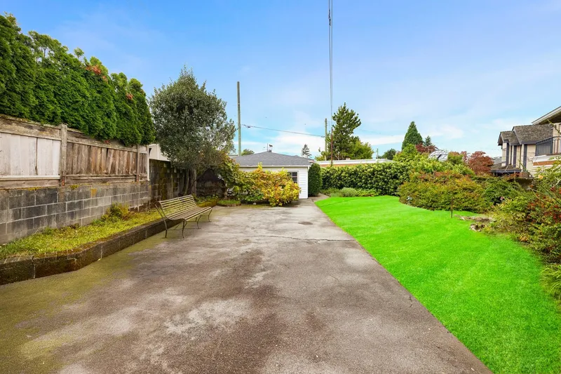 4275 QUESNEL DRIVE - photo 4 of 25