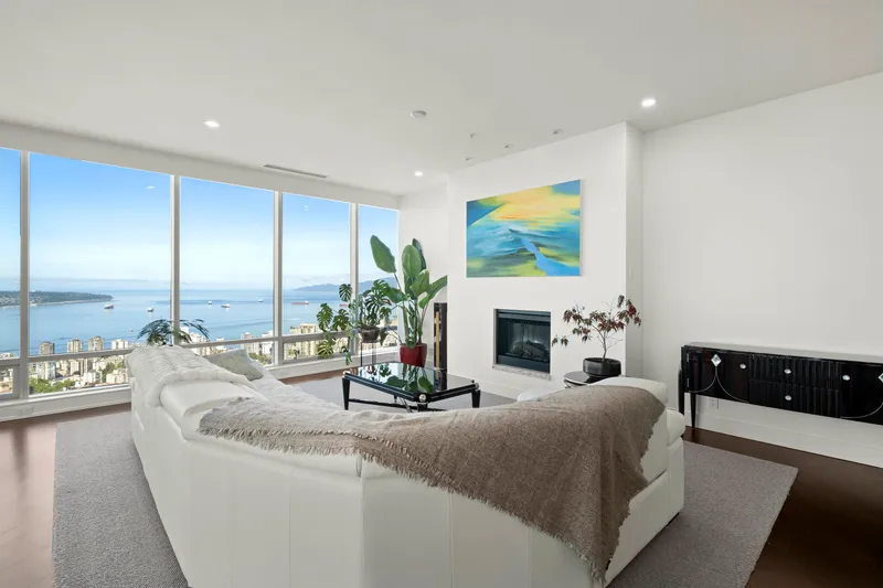 5704 1128 W GEORGIA STREET - photo 1 of 25